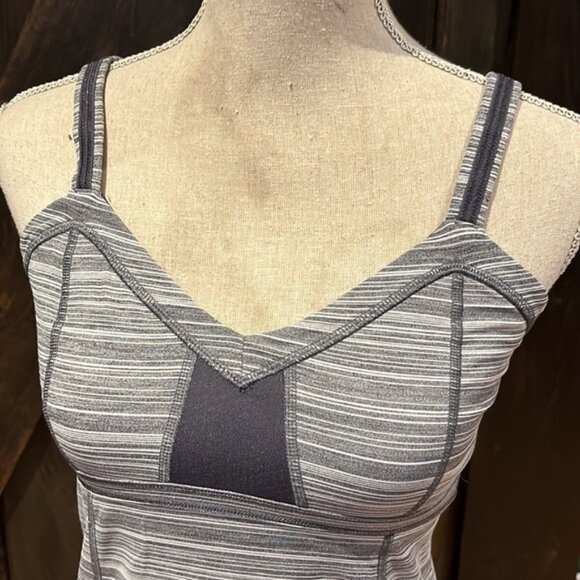 Lululemon grey on grey tank top - Picture 2 of 10